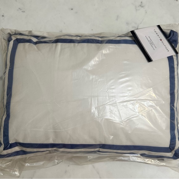 Tommy Hilfiger Coussin Accent Pillow, New - Picture 7 of 7